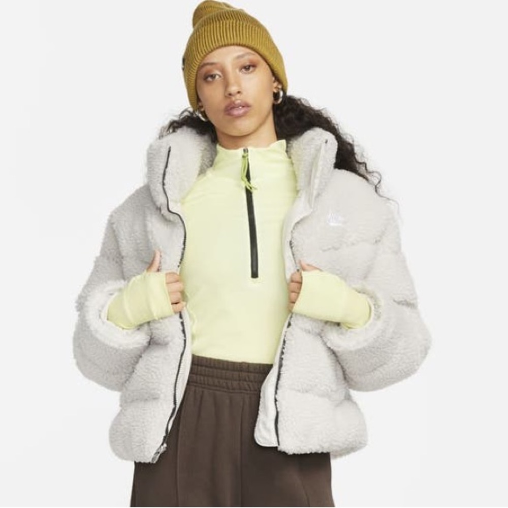 Nike Therma-FIT City Series Women's Synthetic Fill High-Pile Fleece Jacket
